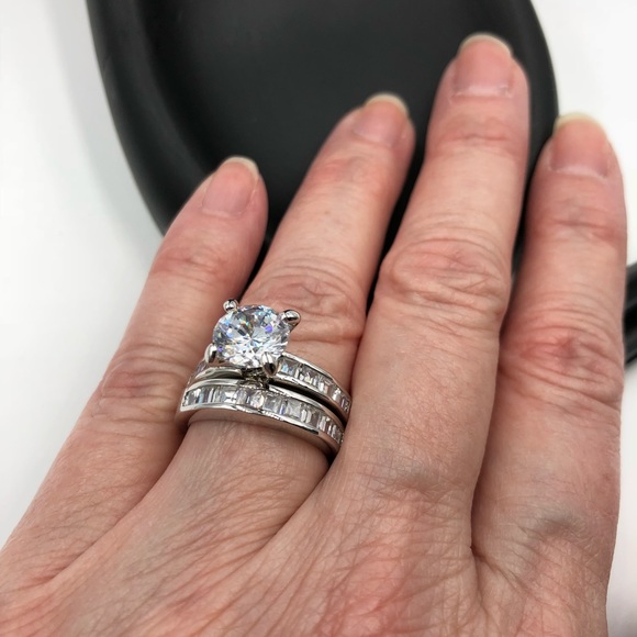 Gorgeous Wedding Ring Set Size 7 NWT - Picture 6 of 8